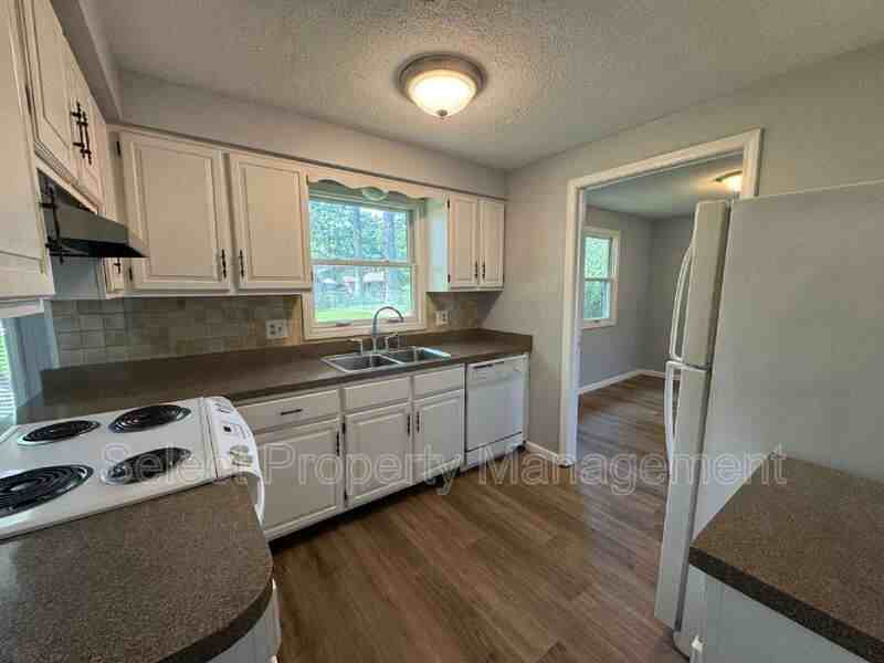 1925 Kendawa Dr - Photo 5 of 27