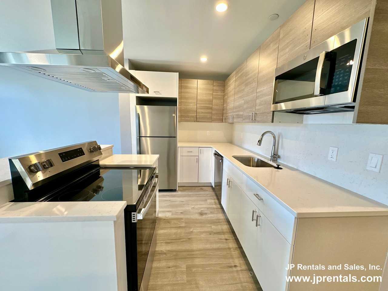 632 Centre St #305