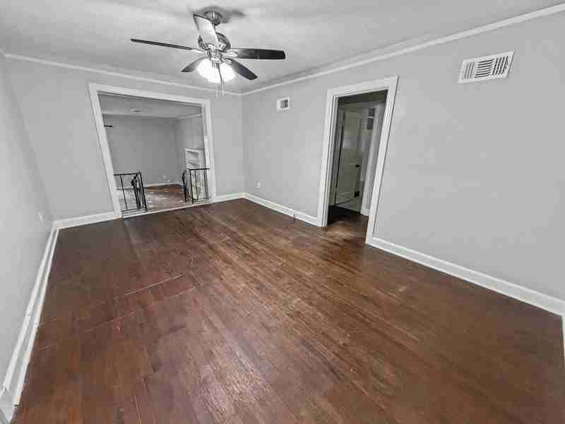 987 Parkhaven Ln - Photo 4 of 34