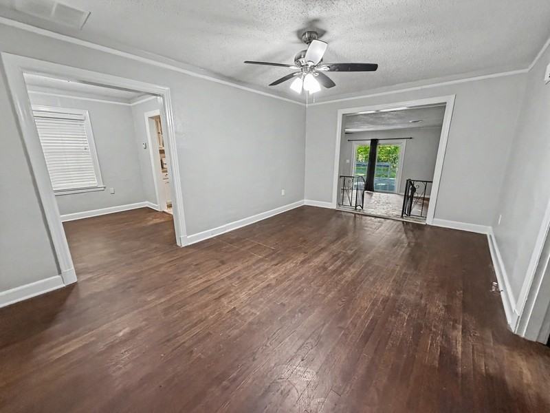 987 Parkhaven Ln - Photo 5 of 34