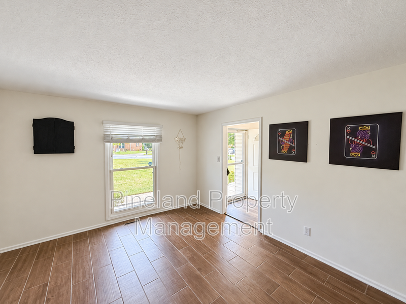 216 Haverhill Dr - Photo 3 of 22