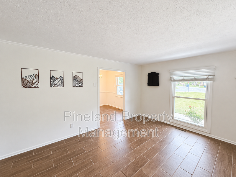 216 Haverhill Dr - Photo 4 of 22