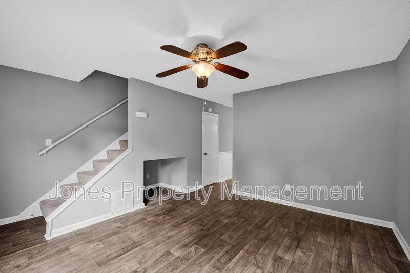 2672 White Oak Ln - Photo 2 of 36
