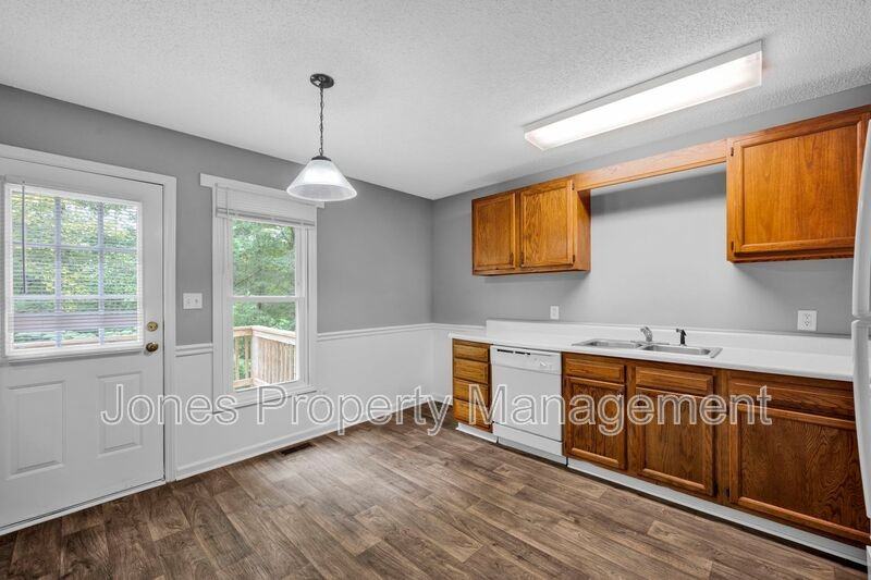 2672 White Oak Ln - Photo 3 of 36