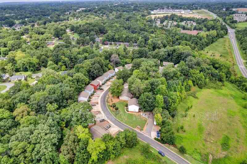 2672 White Oak Ln - Photo 7 of 36