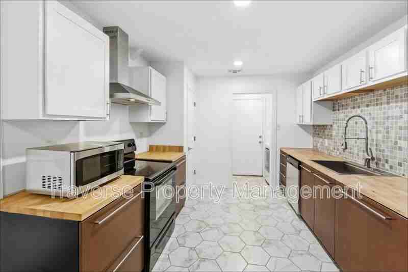 7806 Laver Ct - Photo 7 of 26
