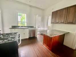 featured image of 76 Curtis St #1
