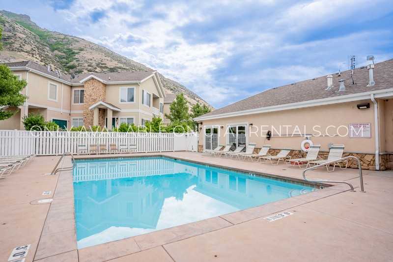 1043 Canyon Meadow Dr #7 - Photo 3 of 9