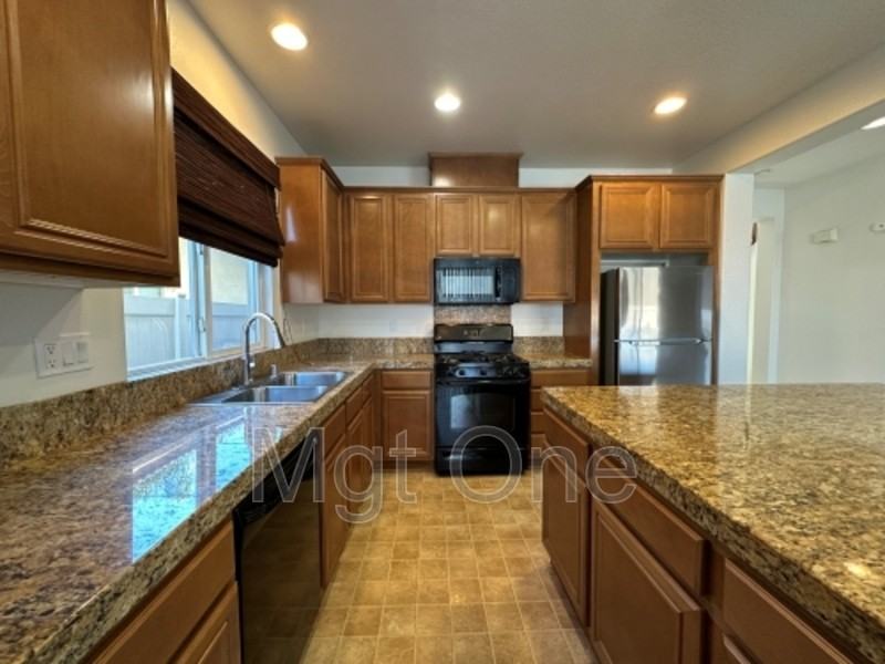1242 English Oak Way - Photo 2 of 30
