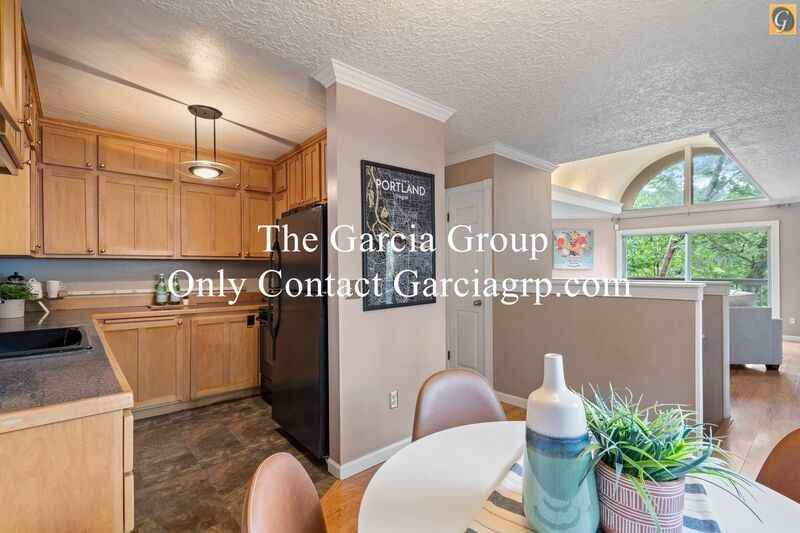 843 Sw Broadway Dr #61 - Photo 5 of 32