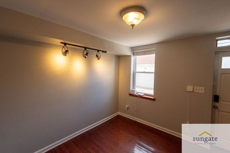 427 S Durham St - Photo 2 of 33