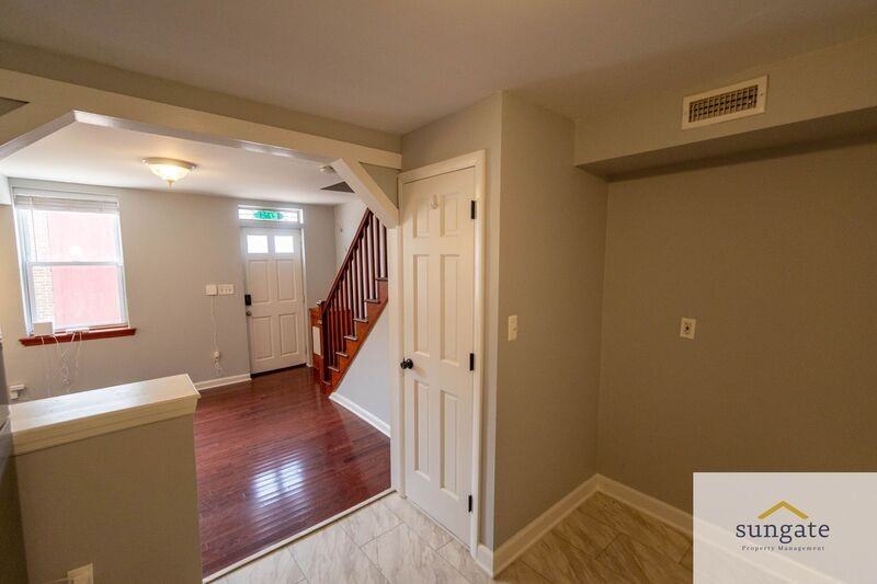 427 S Durham St - Photo 3 of 33