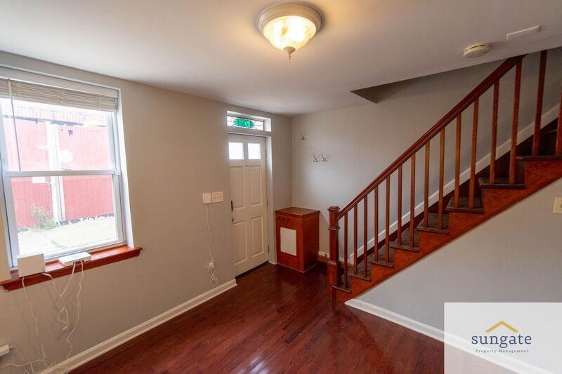 427 S Durham St - Photo 4 of 33