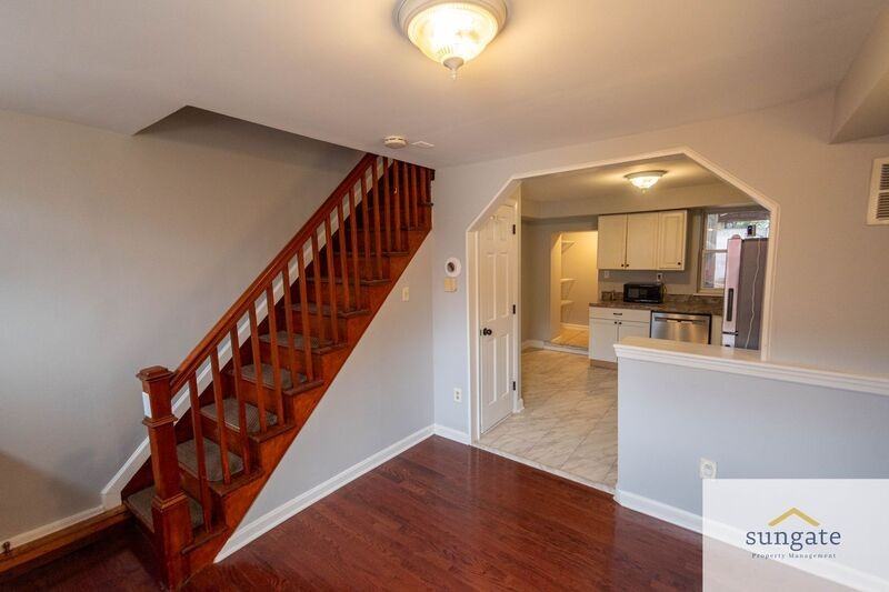 427 S Durham St - Photo 5 of 33