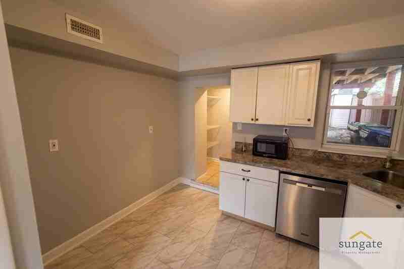 427 S Durham St - Photo 6 of 33