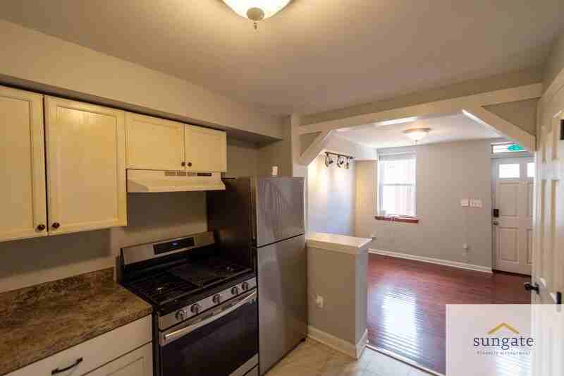 427 S Durham St - Photo 7 of 33