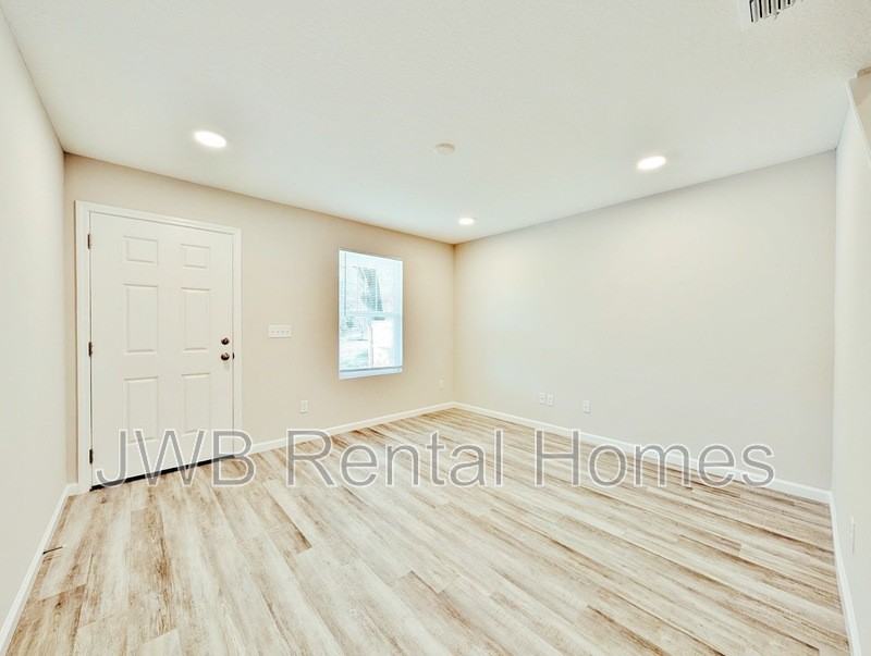 5823 Castellano Ave - Photo 4 of 17