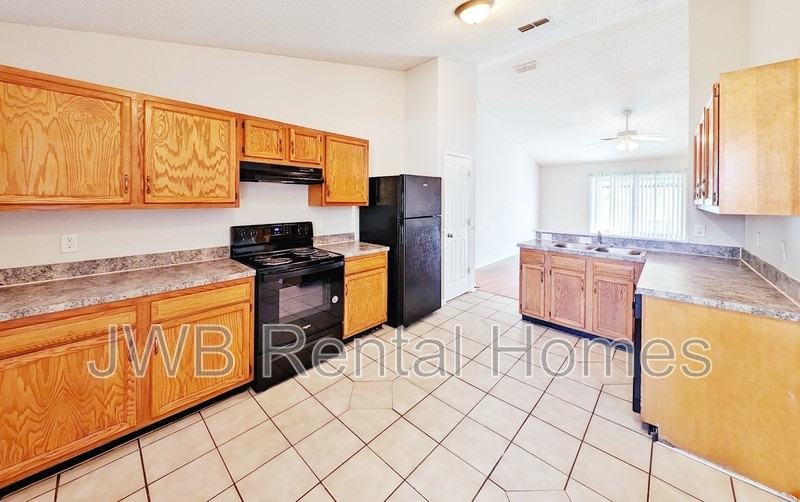 10850 Wahine Dr N - Photo 2 of 12