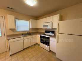 1820 W Walnut Lawn St #L4 - Photo 1 of 1