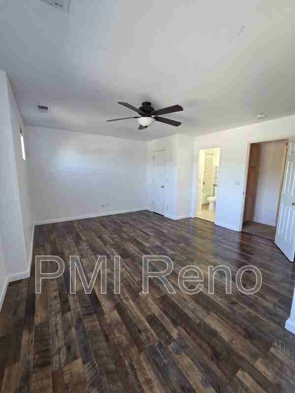 421 Holcomb Ave - Photo 6 of 11