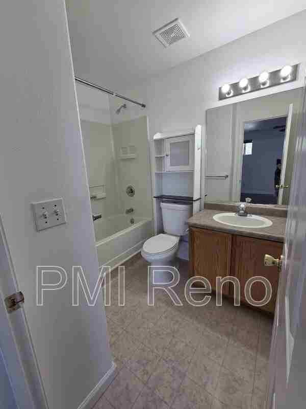 421 Holcomb Ave - Photo 7 of 11