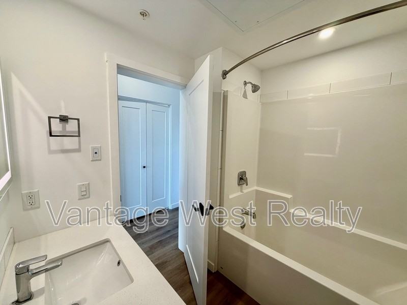 1200 Devonshire Ave - Photo 4 of 25