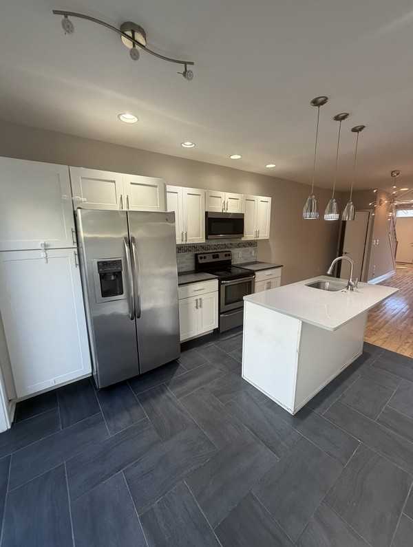 2615 Dickinson St - Photo 4 of 15