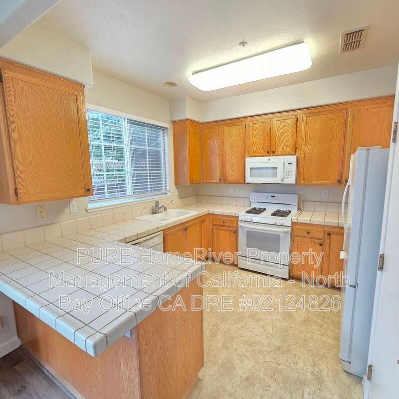1052 Addison Cir - Photo 5 of 19