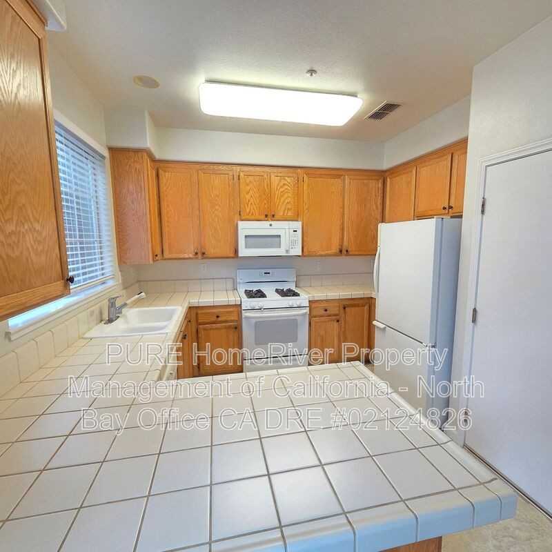 1052 Addison Cir - Photo 6 of 19