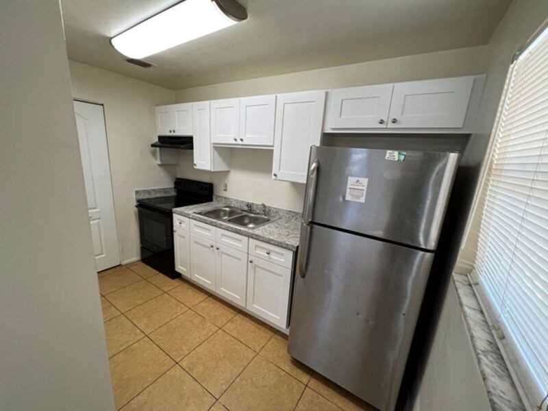 1700 Ravenall Ave - Photo 6 of 11