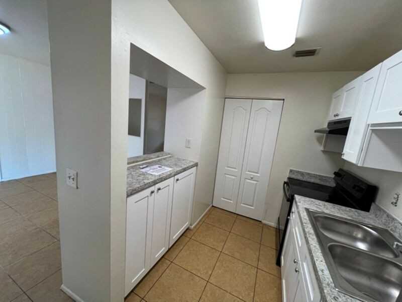 1700 Ravenall Ave - Photo 7 of 11