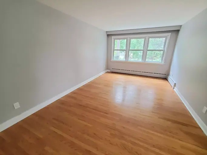 19 Elgin St N #2 - Photo 2 of 12