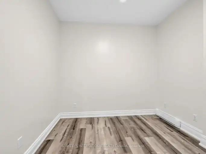 212 Carlton St - Photo 5 of 13