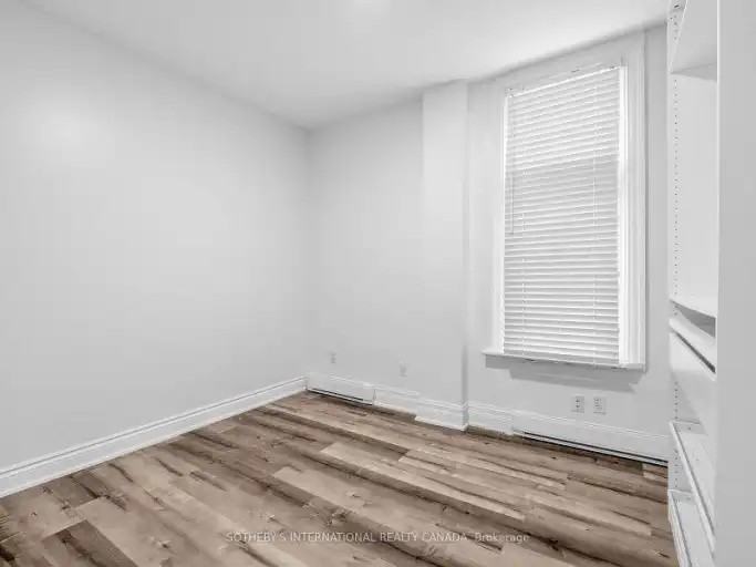 212 Carlton St - Photo 6 of 13