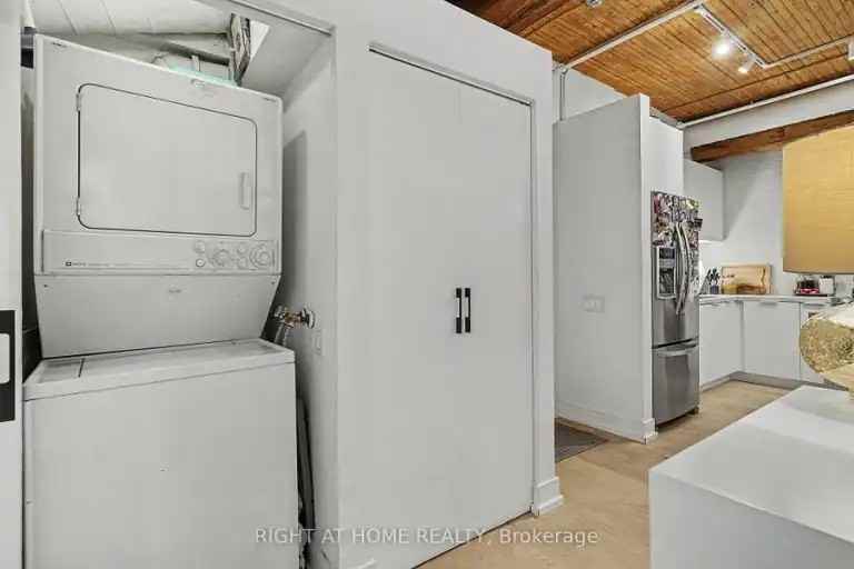 781 King St W #408 - Photo 3 of 14