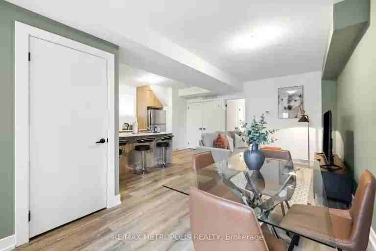 447 Lansdowne Ave #B - Photo 3 of 11