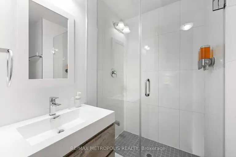 447 Lansdowne Ave #B - Photo 5 of 11