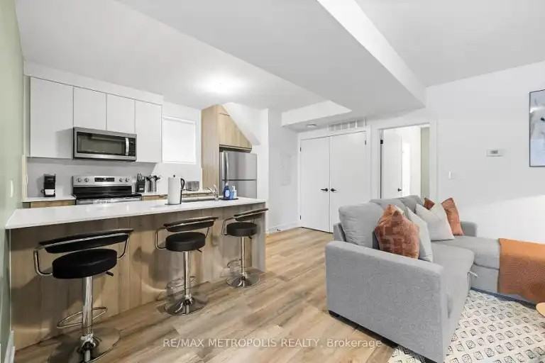 447 Lansdowne Ave #B - Photo 6 of 11