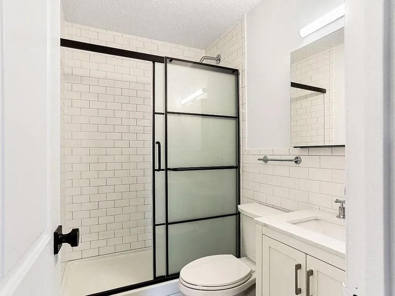 Waterside Plz #4023E - Photo 6 of 11