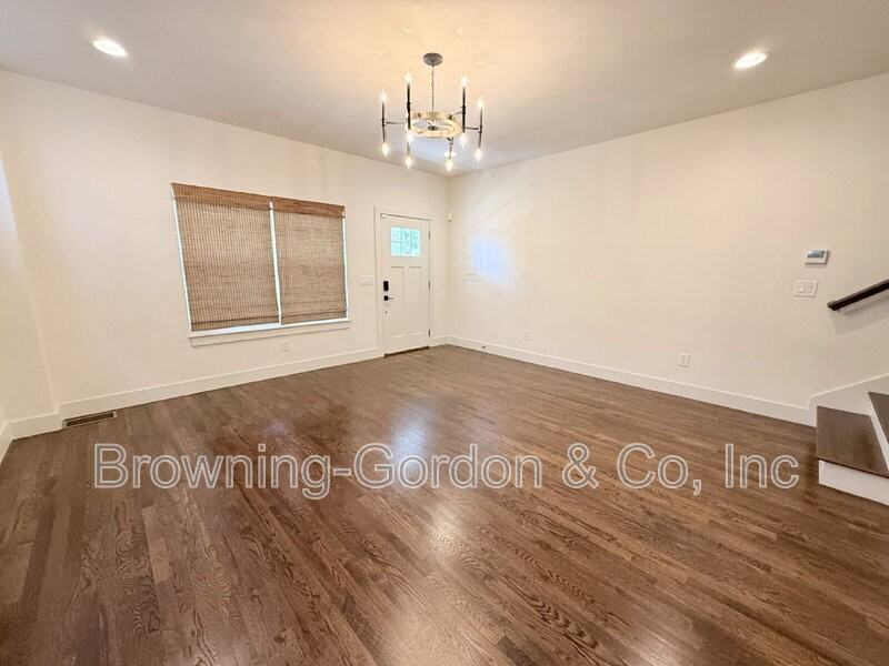 2160B Whitney Ave - Photo 5 of 24