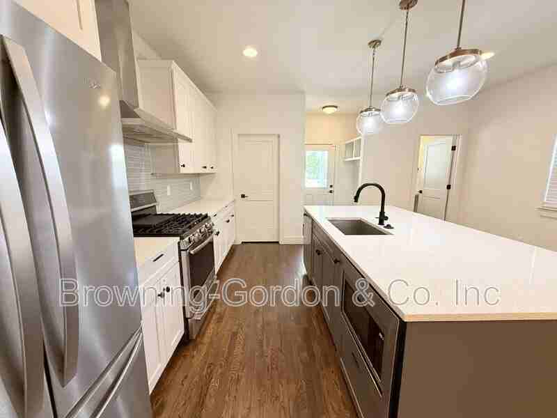 2160B Whitney Ave - Photo 7 of 24