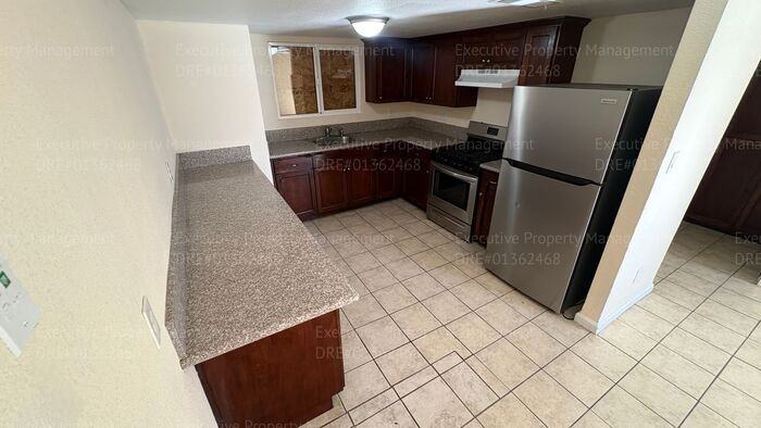 618 8th St #L - Photo 5 of 20