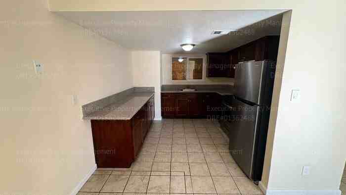 618 8th St #L - Photo 6 of 20