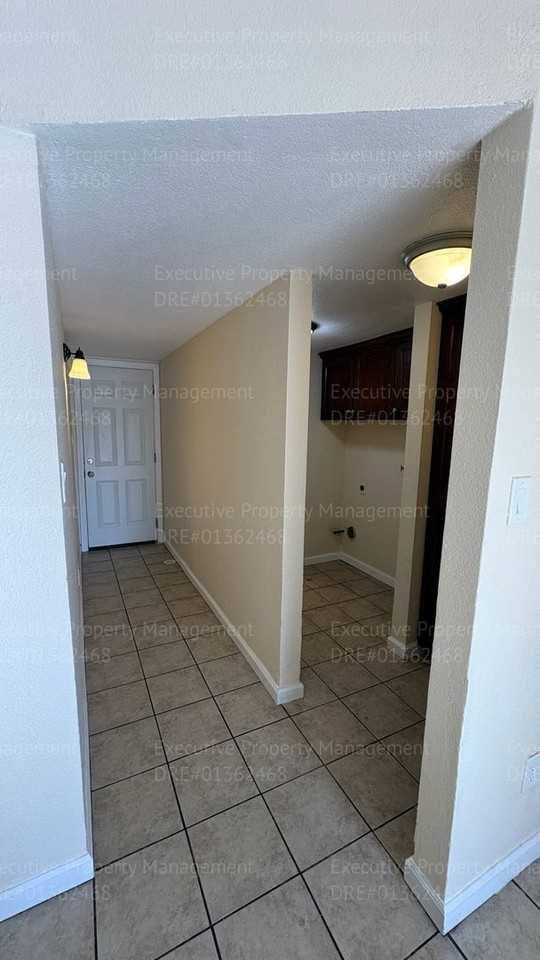 618 8th St #L - Photo 7 of 20