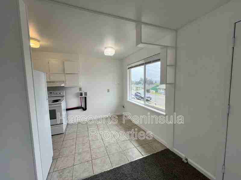 3346 Ward Ave #B - Photo 2 of 8
