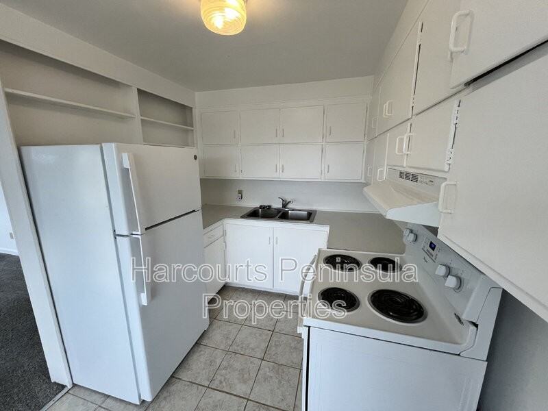 3346 Ward Ave #B - Photo 3 of 8