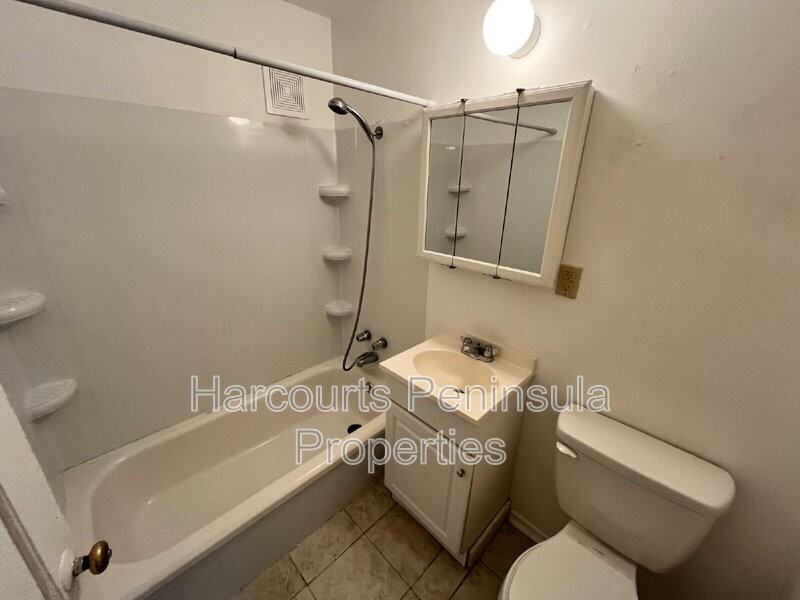 3346 Ward Ave #B - Photo 5 of 8