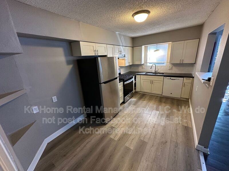 3436 S Oxford Ave - Photo 6 of 18