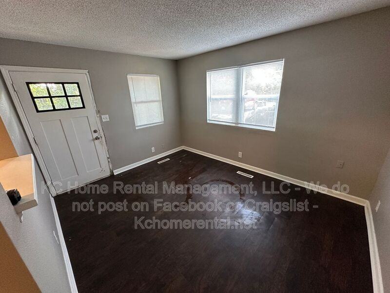 3436 S Oxford Ave - Photo 7 of 18