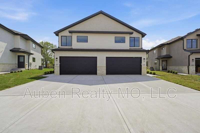 216 Nw Orchard St - Photo 2 of 42